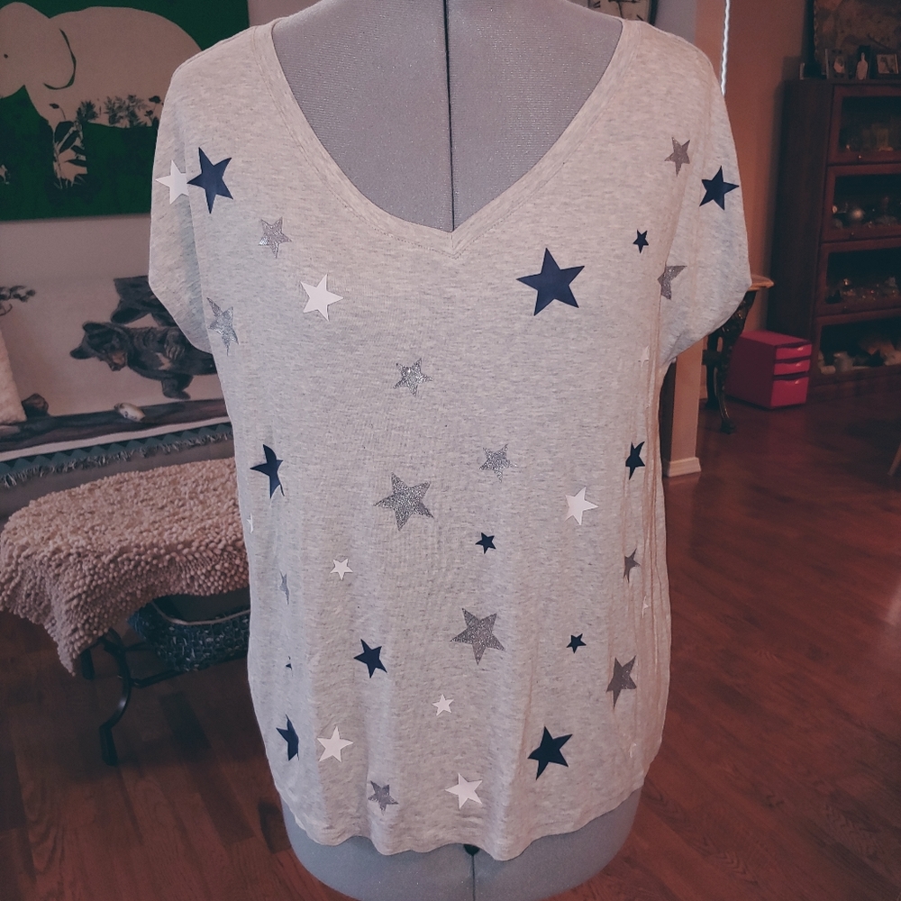 Funday gray with stars v neck cap sleeve tee NWT…